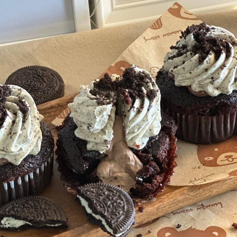 Oreo-cupcakes med kremtopp og deilig fyll, håndlaget av KupKek i Kristiansand